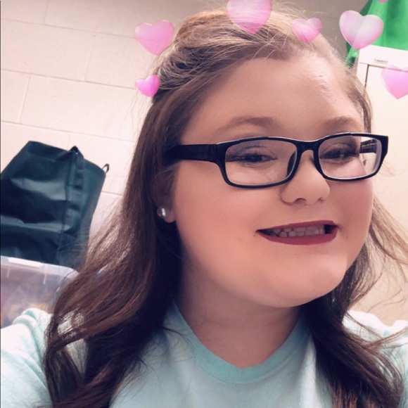 Meet your Posher, Kaylee - Picture 3 of 3